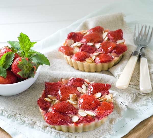 gluten-free-strawberry-almond-tarts-01