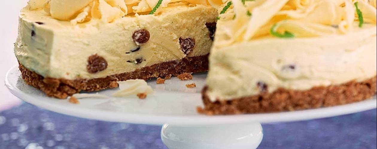 christmas baked cheesecake with nut toffee